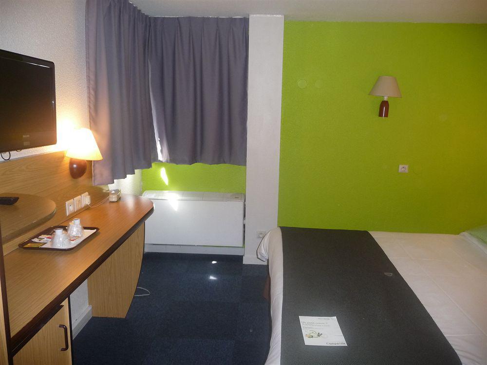 Hotel Campanile Antibes Buitenkant foto