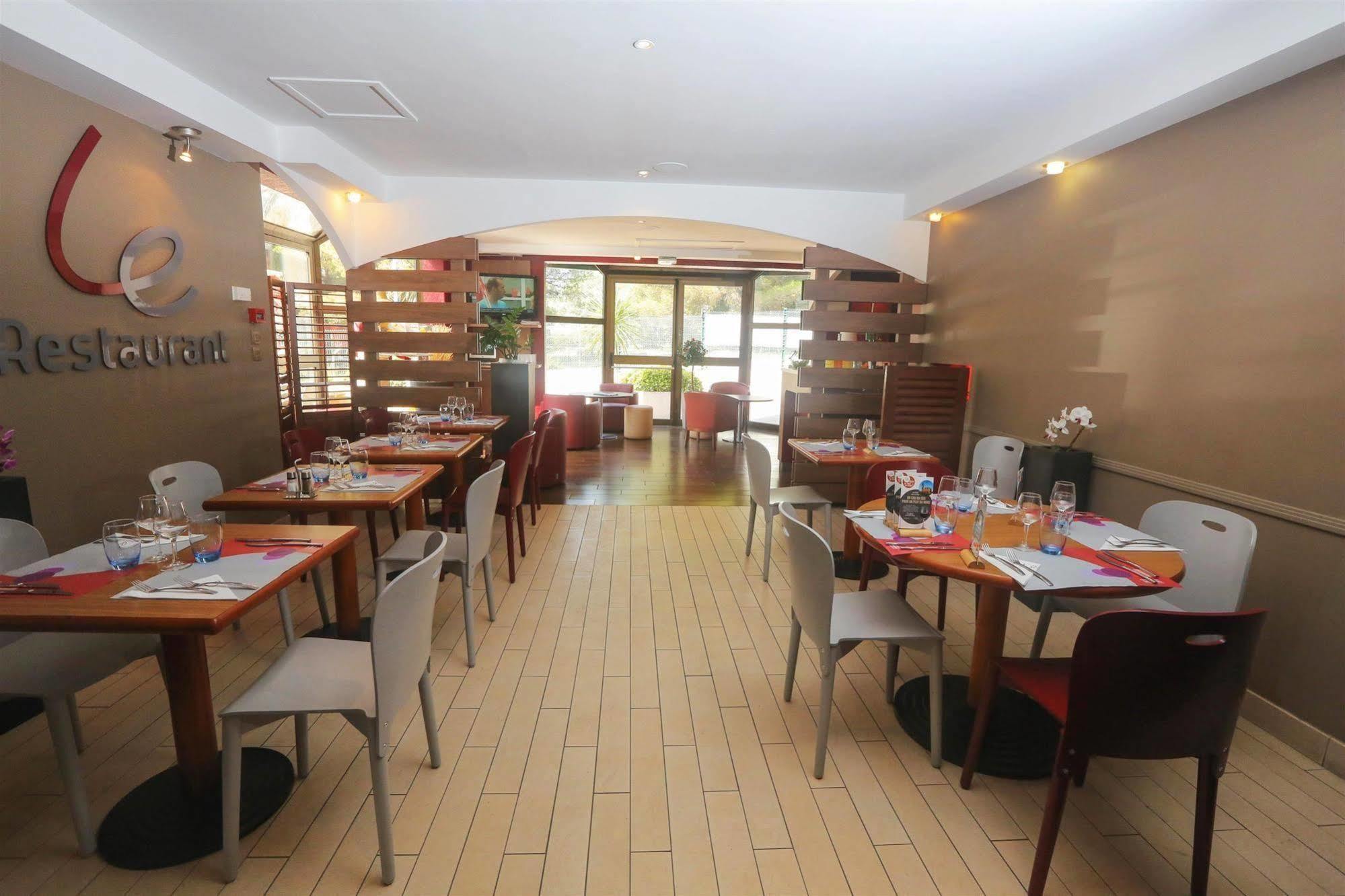 Hotel Campanile Antibes Buitenkant foto