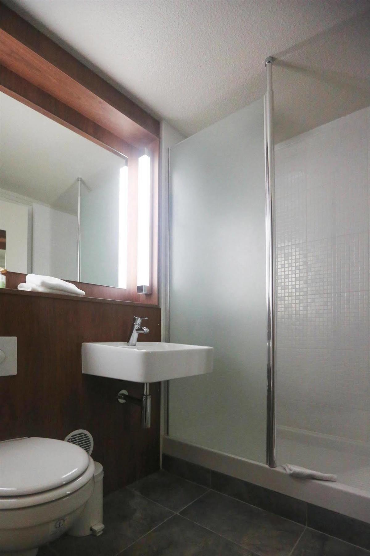 Hotel Campanile Antibes Buitenkant foto