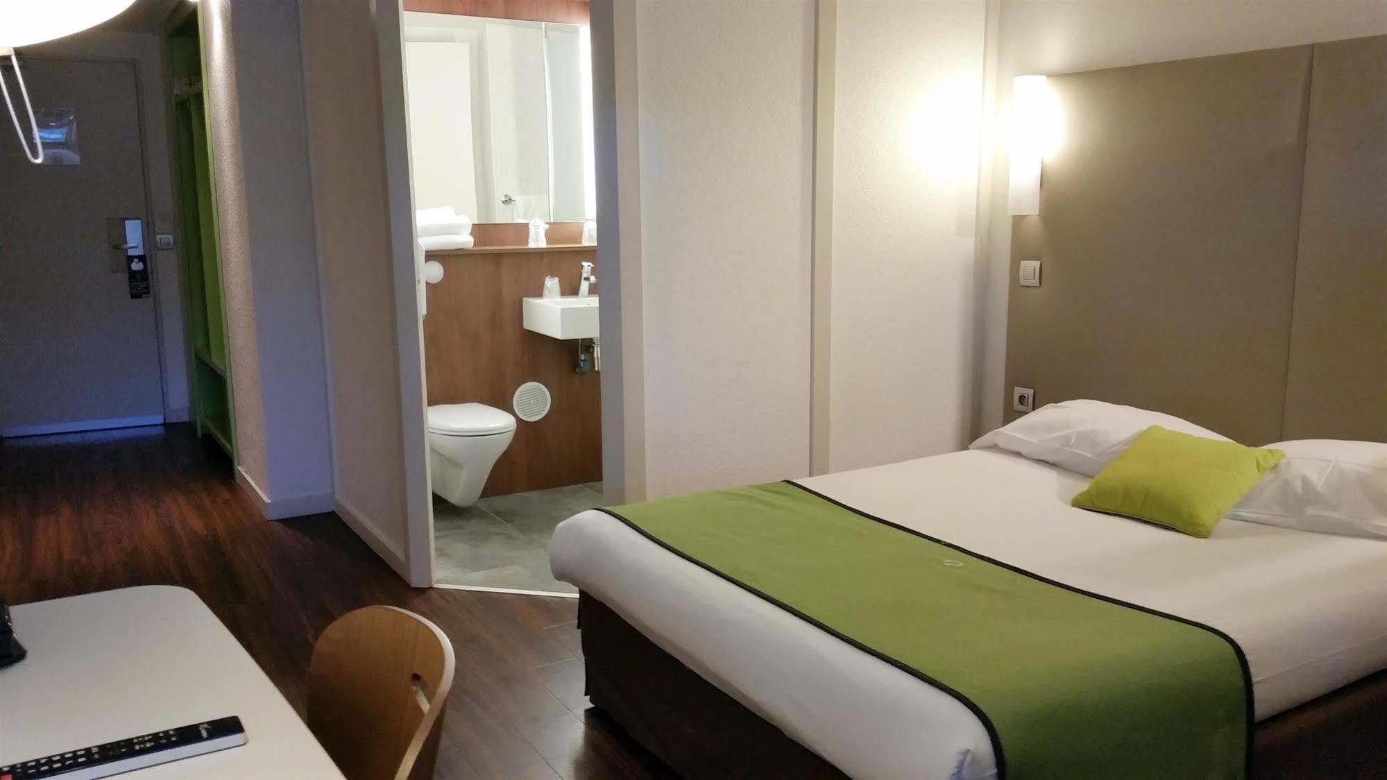 Hotel Campanile Antibes Buitenkant foto