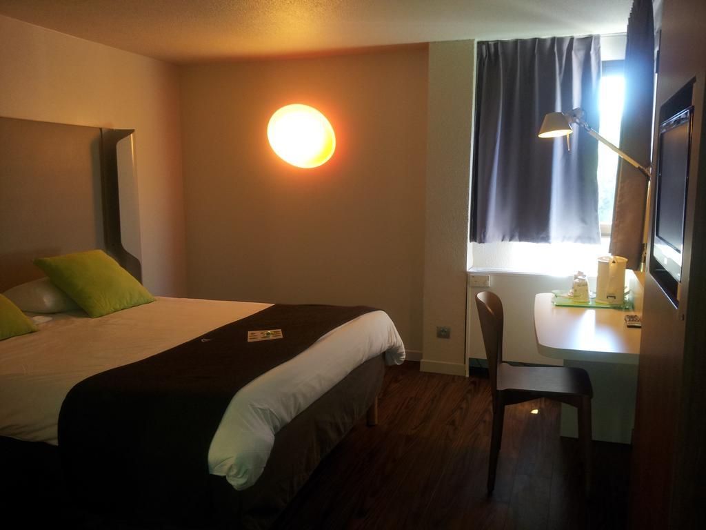Hotel Campanile Antibes Buitenkant foto