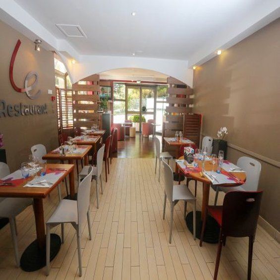 Hotel Campanile Antibes Buitenkant foto