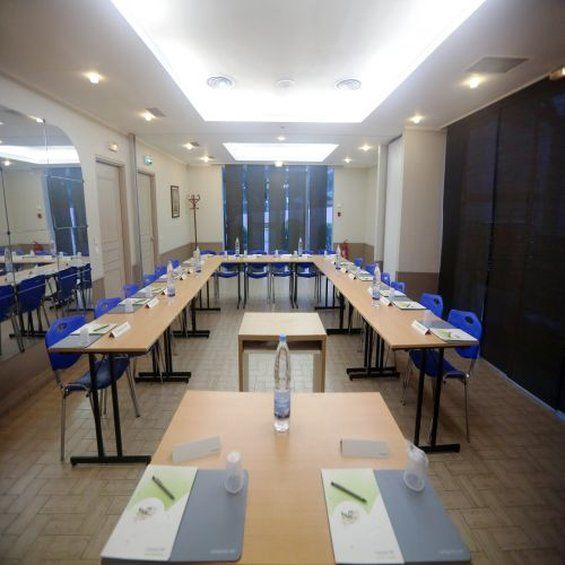 Hotel Campanile Antibes Buitenkant foto